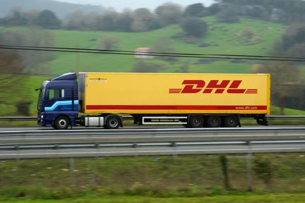 Dhl invia pacchetto internazionale